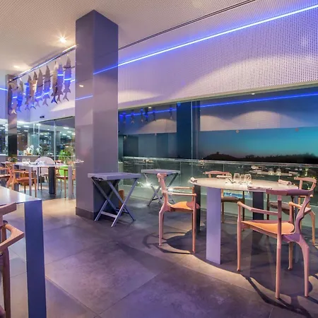 אתר נופש Higueron Malaga, Curio Collection By Hilton (adults Only) פואנגירולה