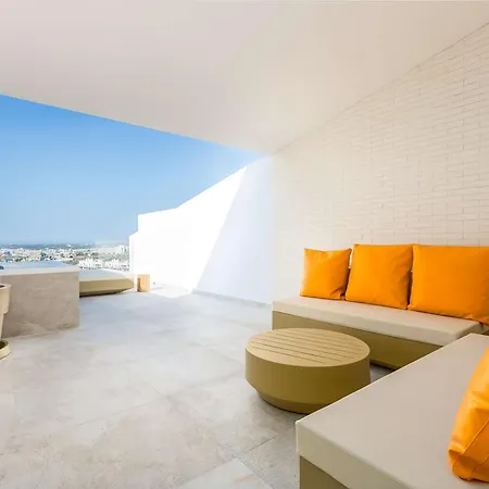 אתר נופש Higueron Curio Collection By Hilton (adults Only) פואנגירולה