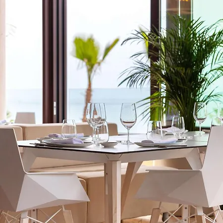 אתר נופש Higueron Curio Collection By Hilton (adults Only)