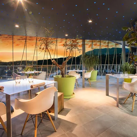 אתר נופש Higueron Curio Collection By Hilton (adults Only)