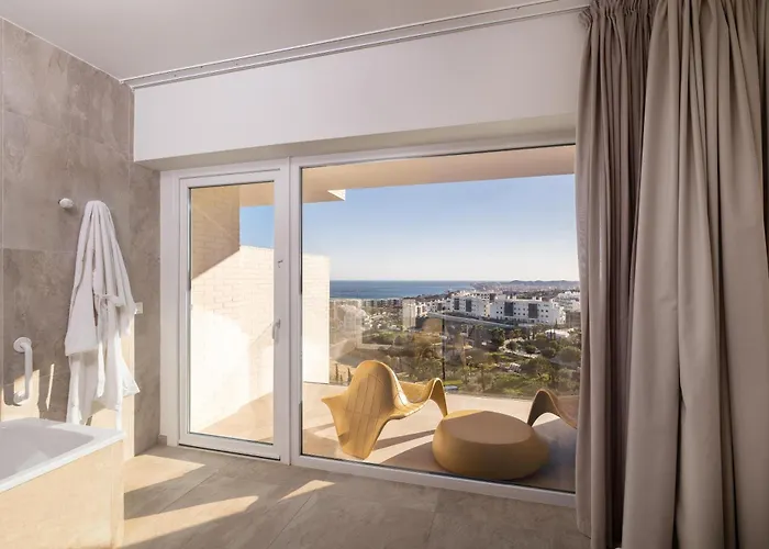 منتجع Higueron Malaga, Curio Collection By Hilton (adults Only) فوينخيرولا